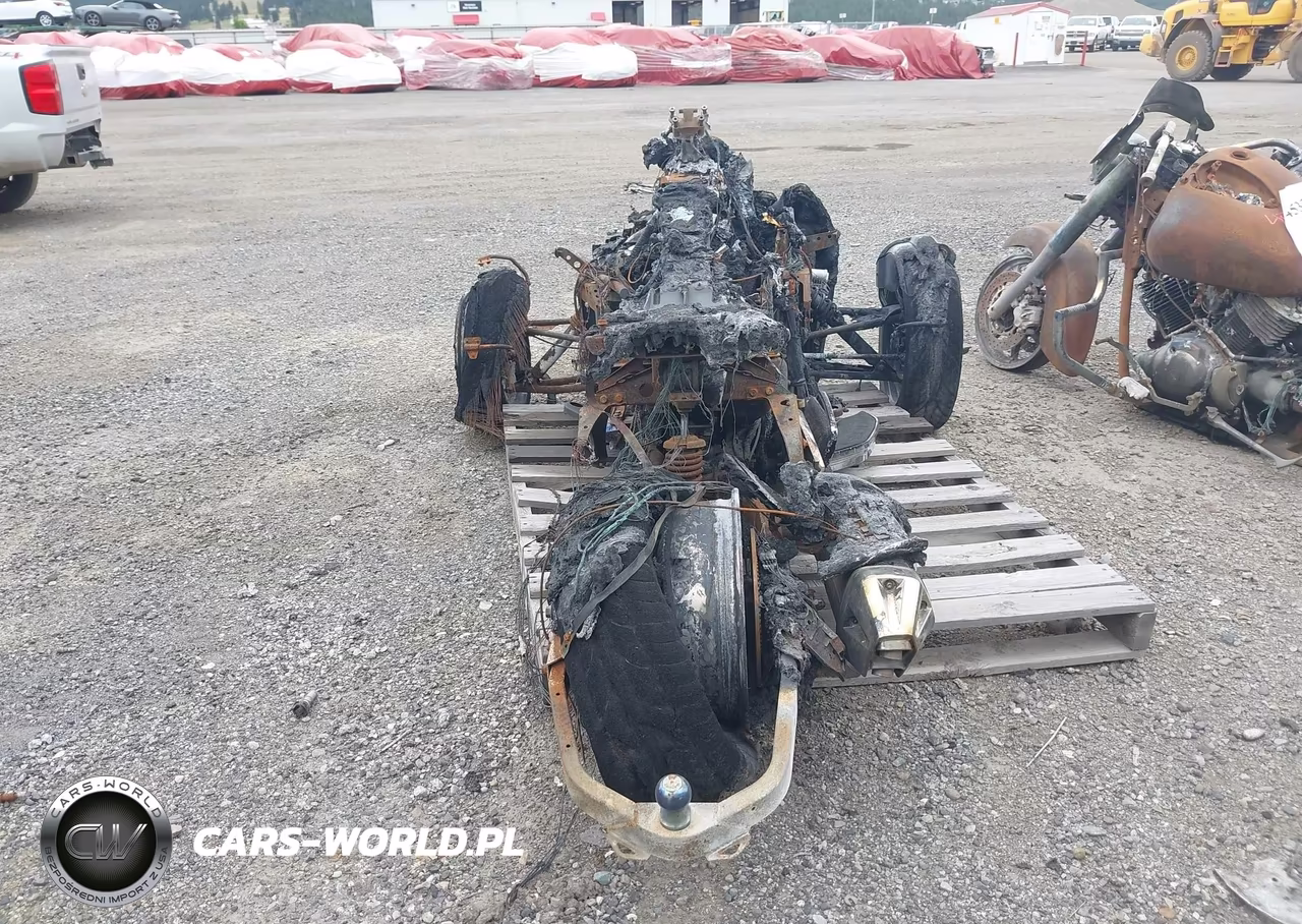 2017 Can-Am Spyder Roadster Rt-Rt-S-Ltd-Sp Series VIN:2BXNBDD20HV003640 - 6