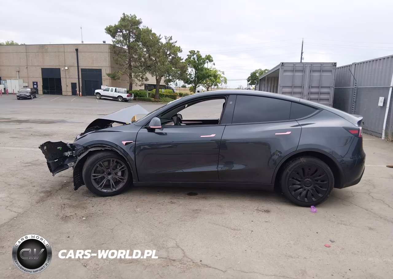 2025 Tesla Model Y Long Range Dual Motor Rear-Wheel Drive VIN:7SAYGDED1SF311476 - 14