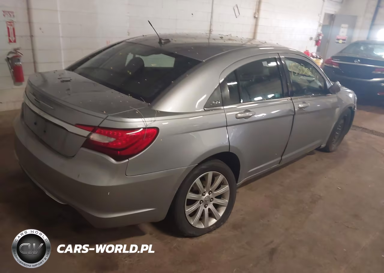 2014 Chrysler 200 Touring VIN:1C3CCBBB1EN137638 - 4