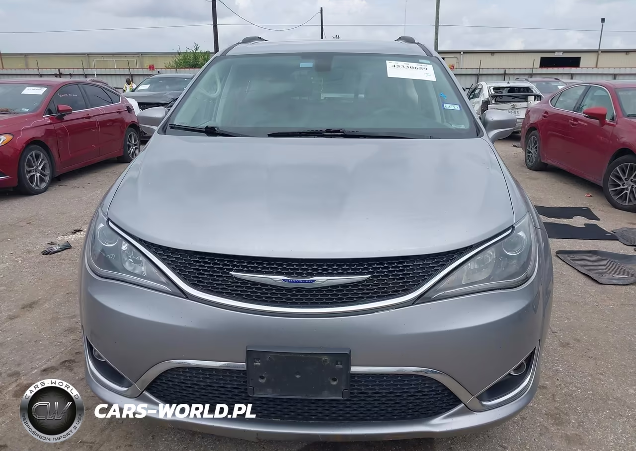 2020 Chrysler Pacifica Touring L VIN:2C4RC1BGXLR123510 - 12