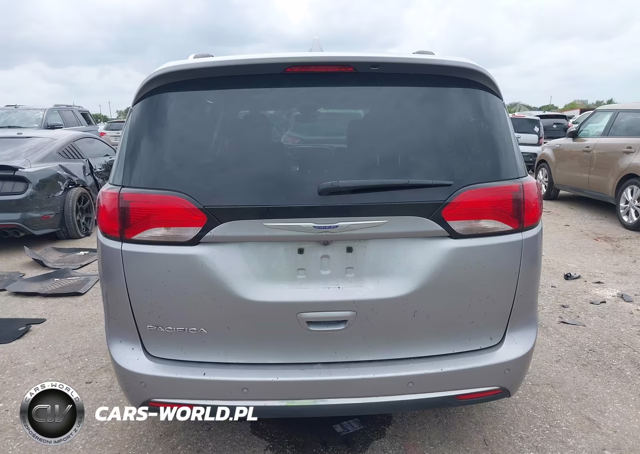 2020 Chrysler Pacifica Touring L VIN:2C4RC1BGXLR123510 - 16