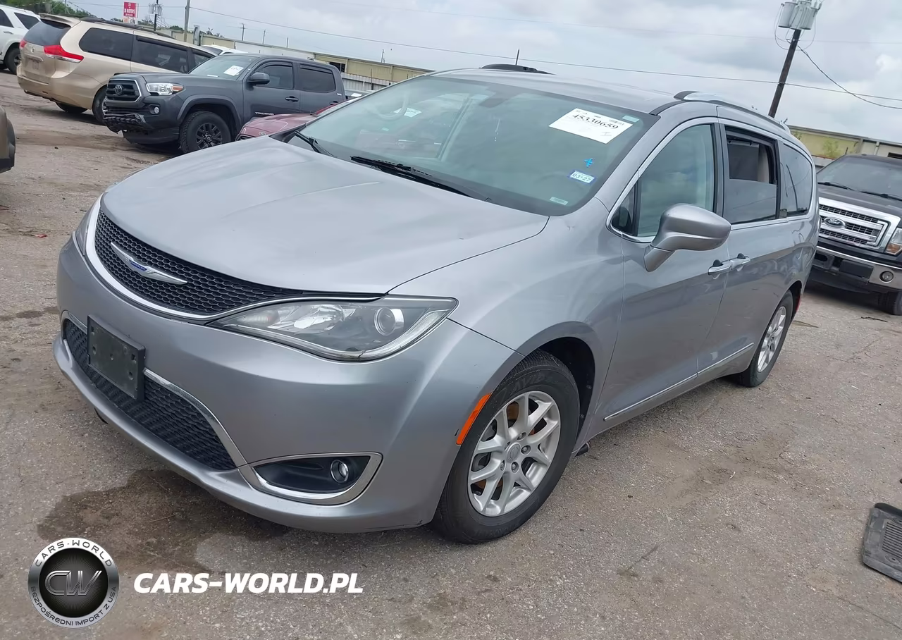 2020 Chrysler Pacifica Touring L VIN:2C4RC1BGXLR123510 - 2