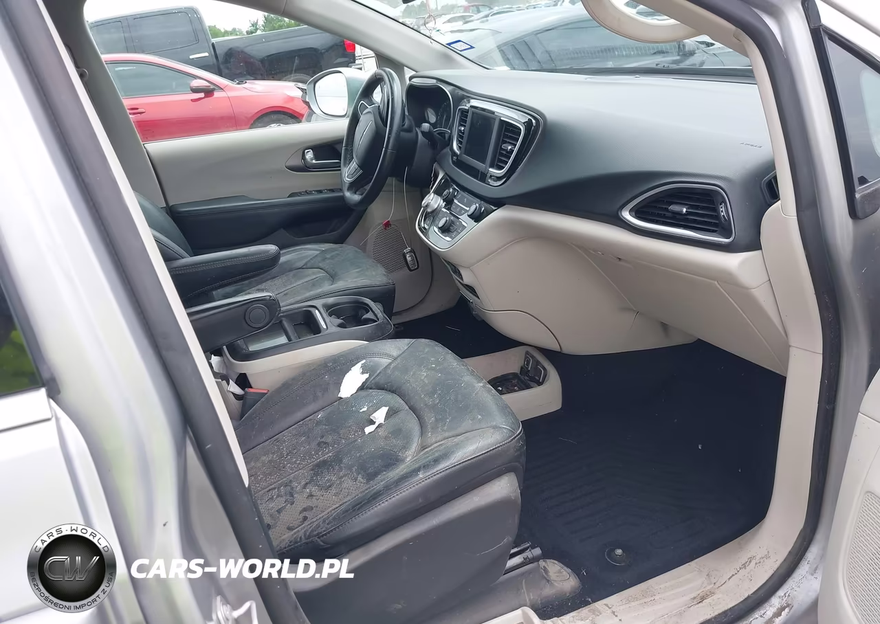 2020 Chrysler Pacifica Touring L VIN:2C4RC1BGXLR123510 - 5