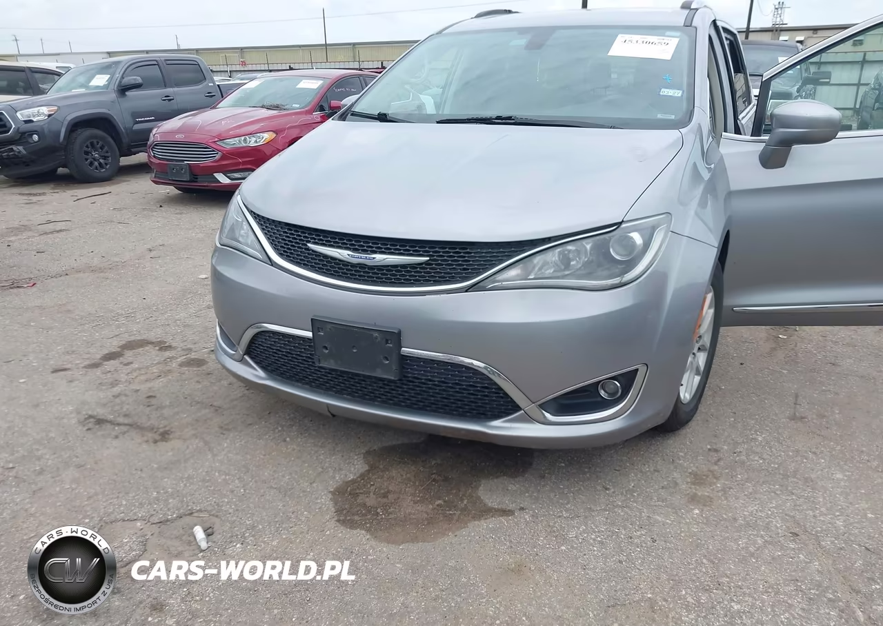 2020 Chrysler Pacifica Touring L VIN:2C4RC1BGXLR123510 - 6