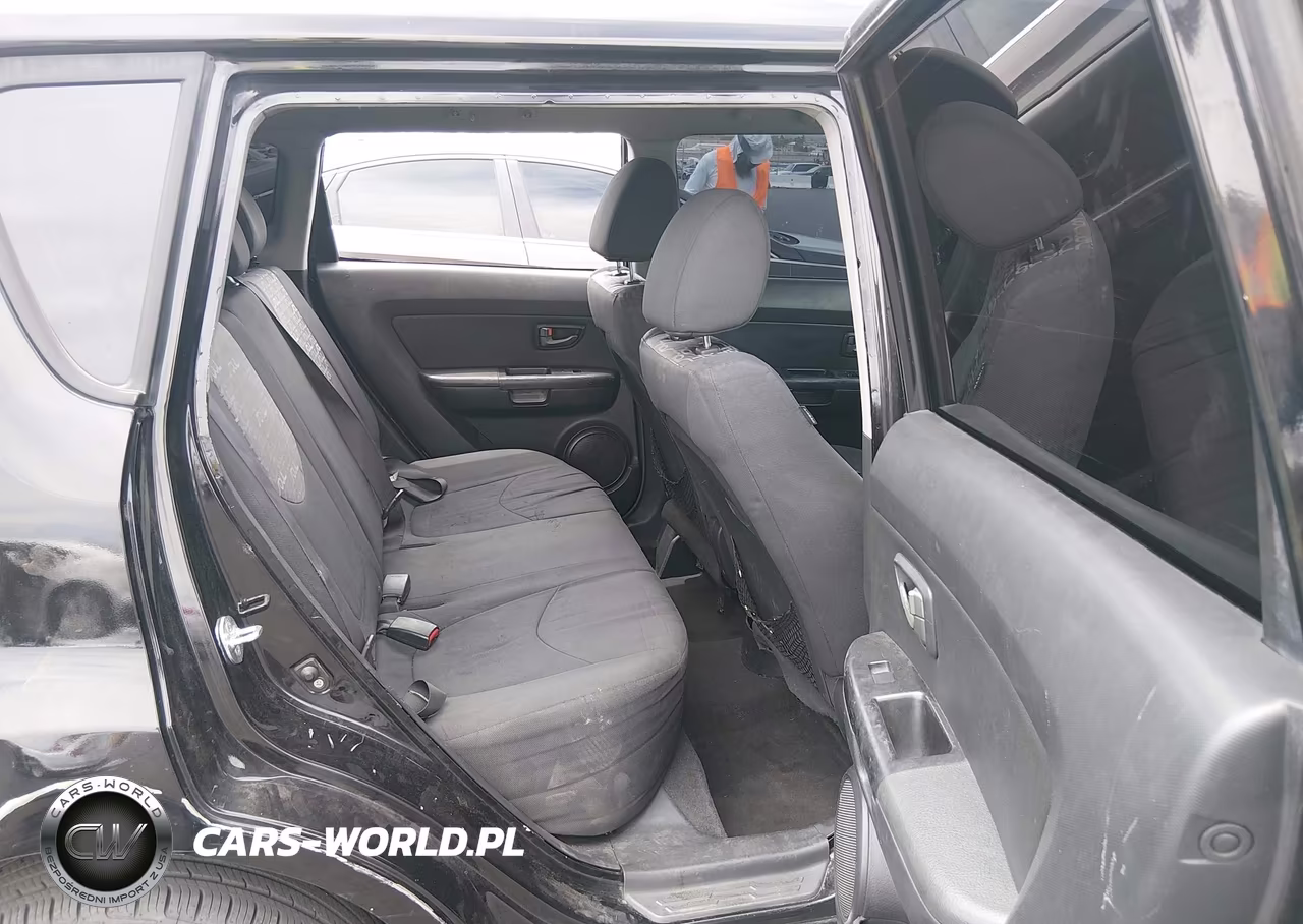 2011 Kia Soul + VIN:KNDJT2A21B7197519 - 8