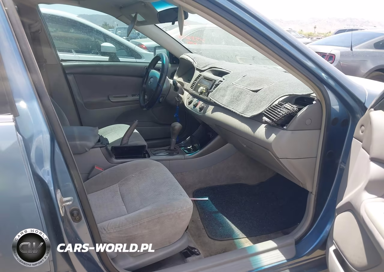 2002 Toyota Camry Le VIN:JTDBE32K220069270 - 5