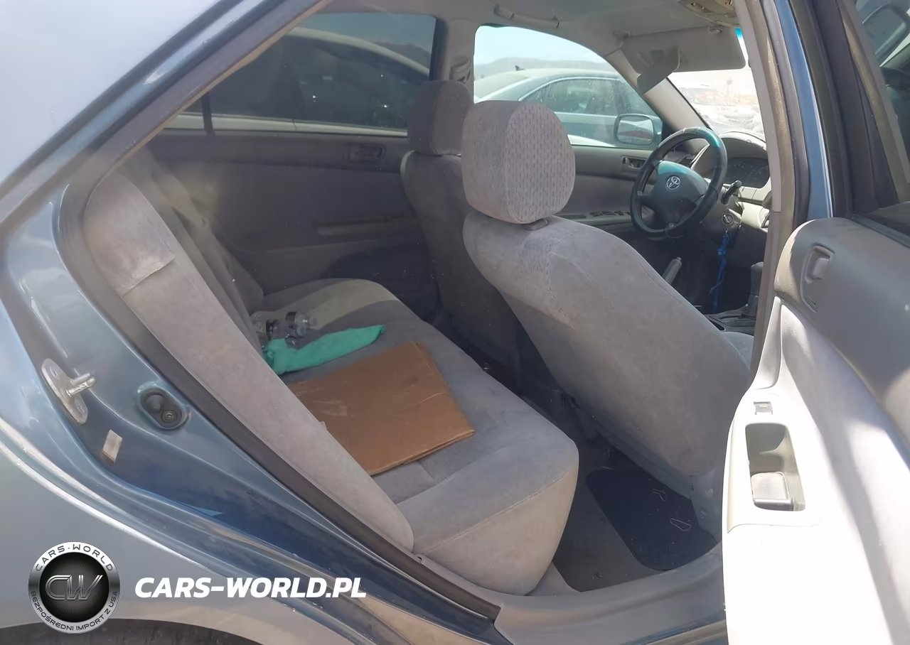 2002 Toyota Camry Le VIN:JTDBE32K220069270 - 8