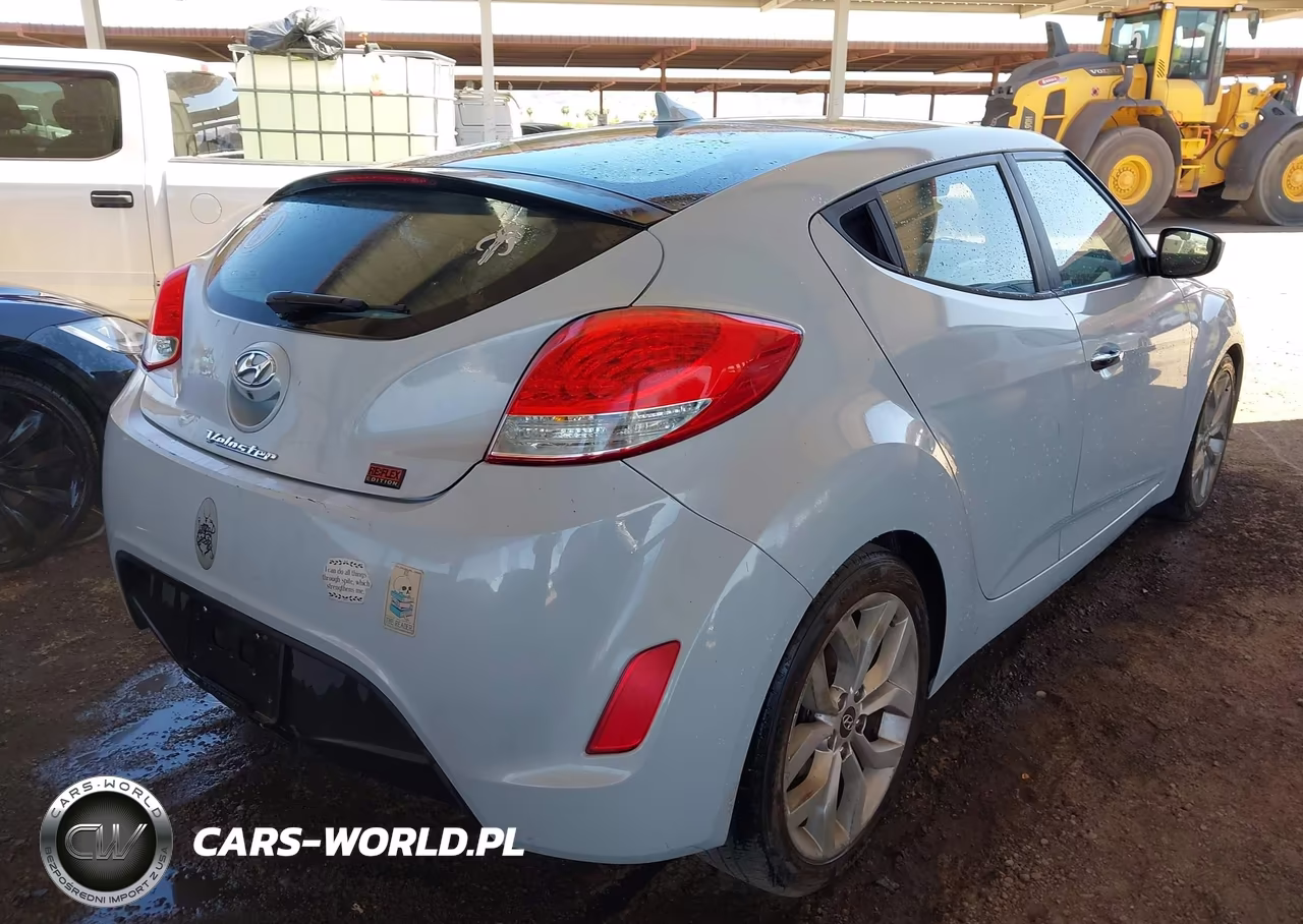 2015 Hyundai Veloster Flex VIN:KMHTC6AD9FU218573 - 4