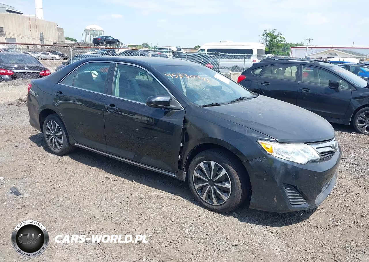 2012 Toyota Camry Le – zdjęcie 1 z 11