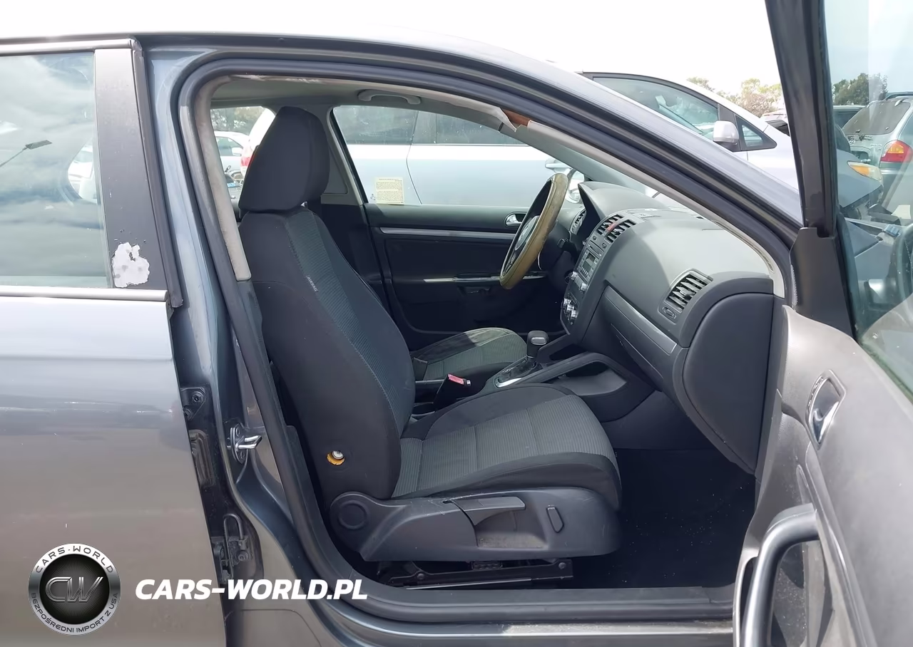 2010 Volkswagen Jetta S VIN:3VWJZ7AJXAM021086 - 5