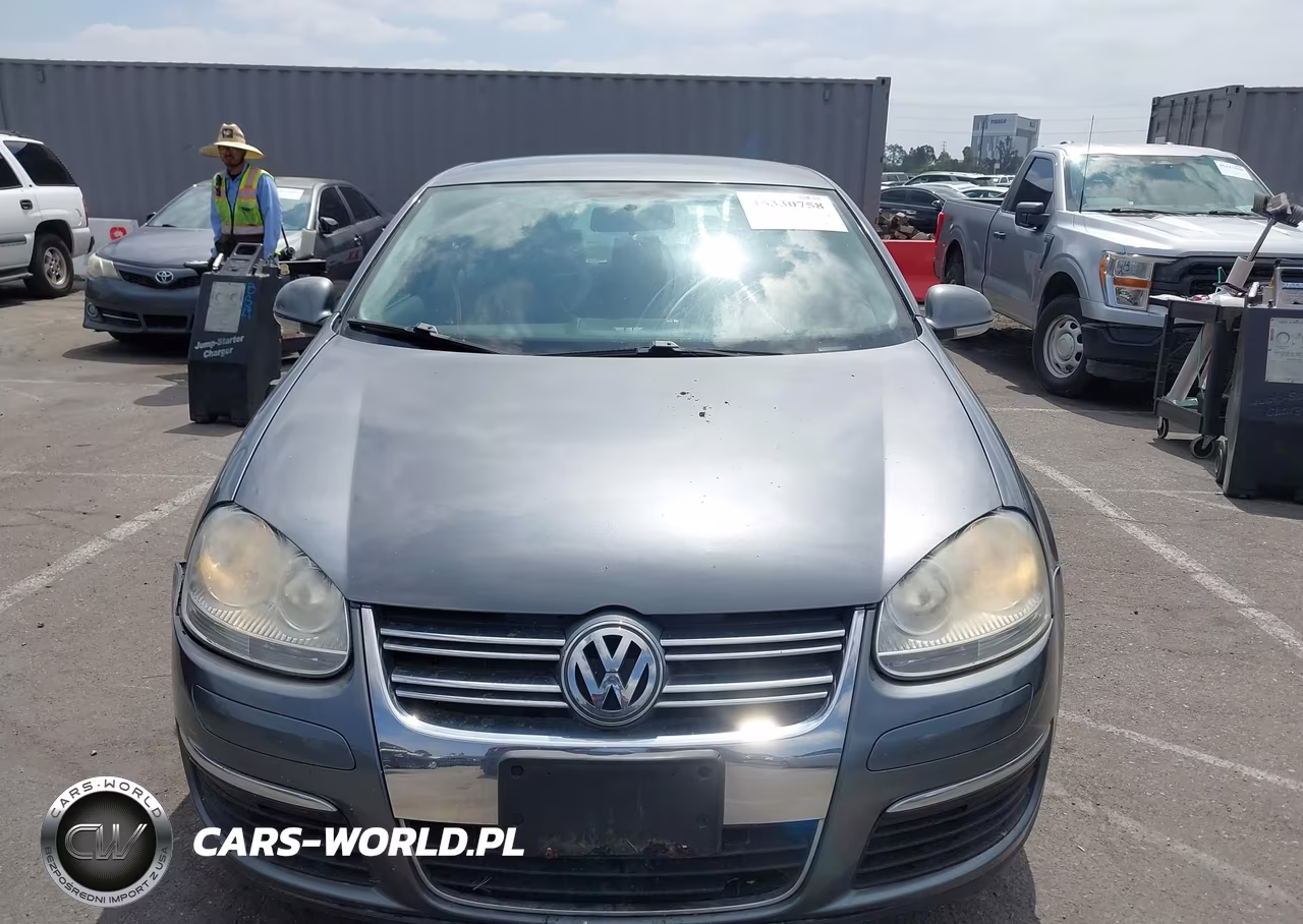 2010 Volkswagen Jetta S VIN:3VWJZ7AJXAM021086 - 6