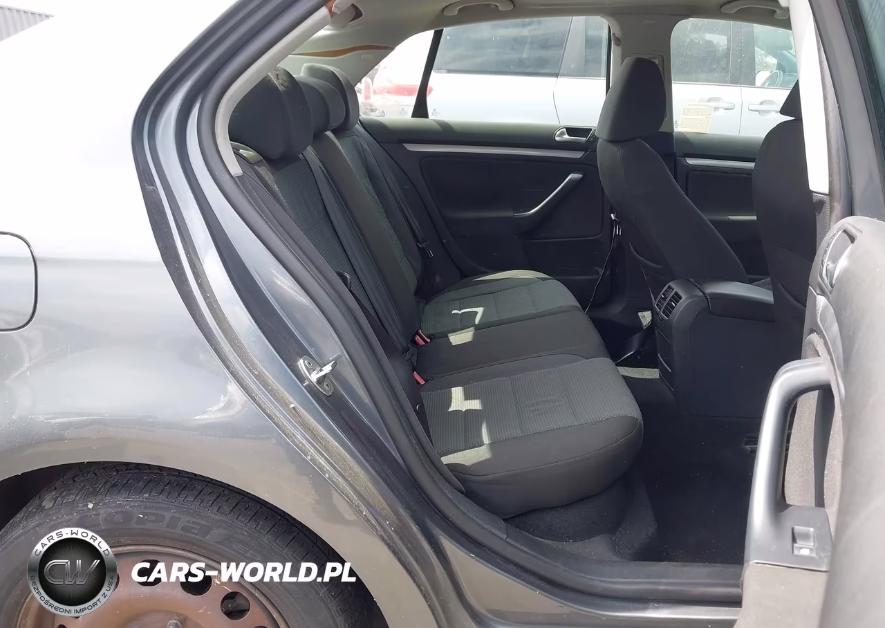 2010 Volkswagen Jetta S VIN:3VWJZ7AJXAM021086 - 8
