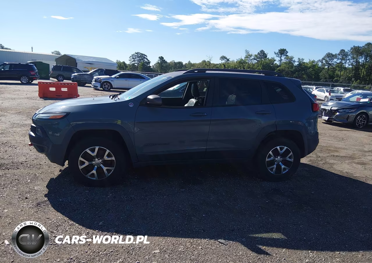 2015 Jeep Cherokee Trailhawk VIN:1C4PJMBS8FW625799 - 14