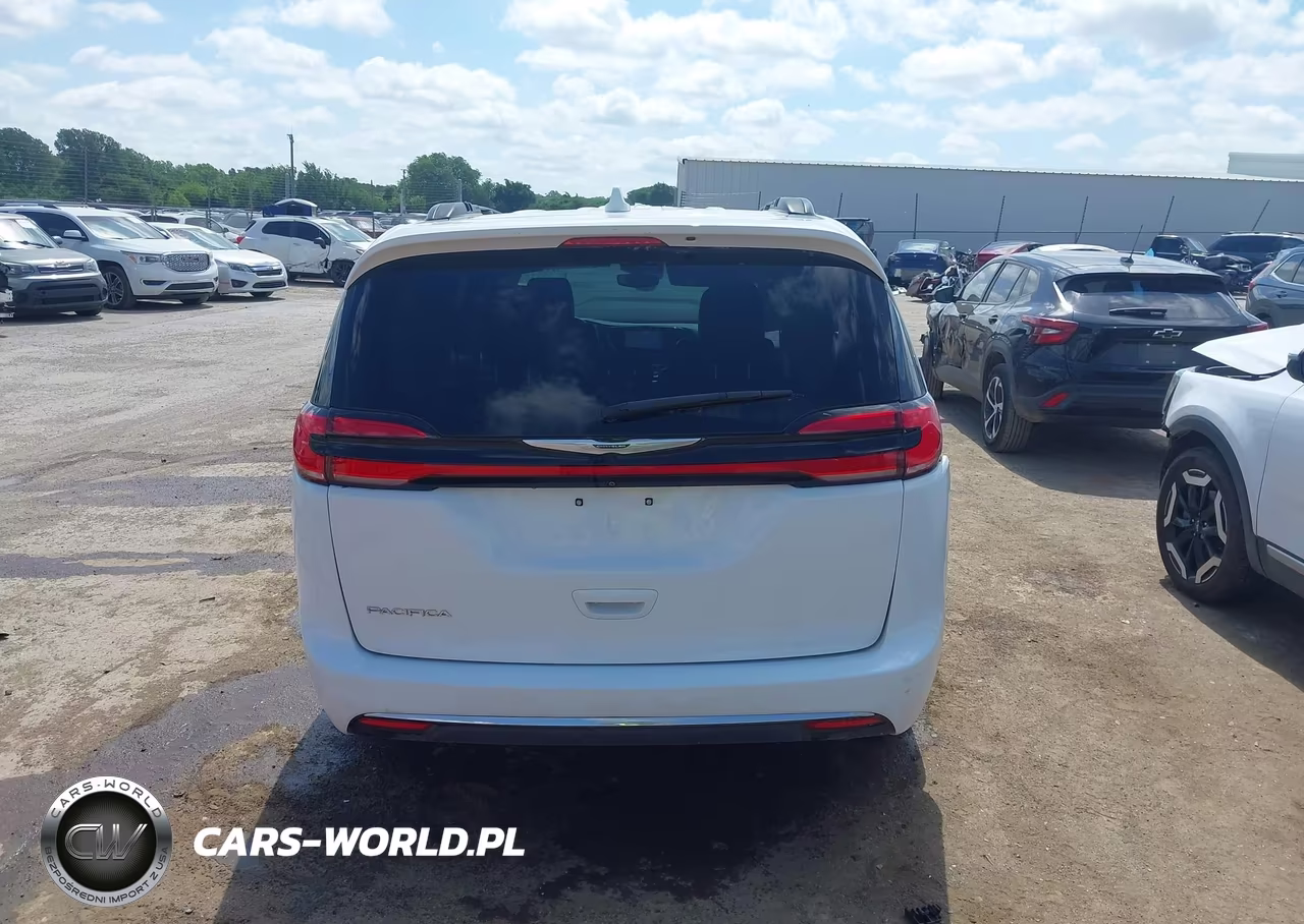 2022 Chrysler Pacifica Touring L VIN:2C4RC1BG4NR169692 - 16