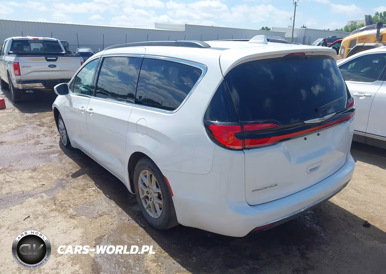2022 Chrysler Pacifica Touring L VIN:2C4RC1BG4NR169692 - 3