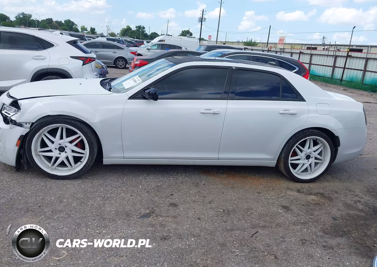 2017 Chrysler 300 Limited VIN:2C3CCAAG6HH662215 - 14