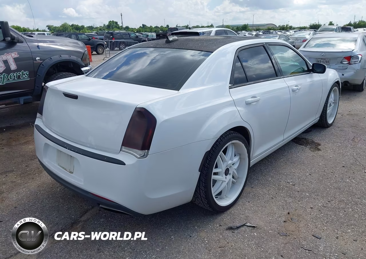 2017 Chrysler 300 Limited VIN:2C3CCAAG6HH662215 - 4