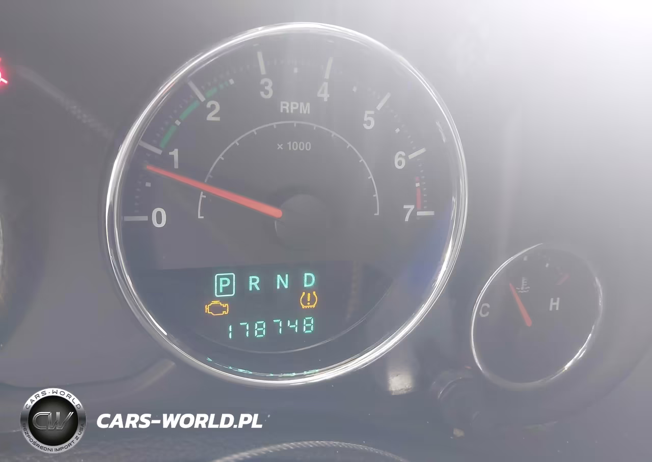 2013 Jeep Wrangler Unlimited Sahara VIN:1C4HJWEG7DL559591 - 15