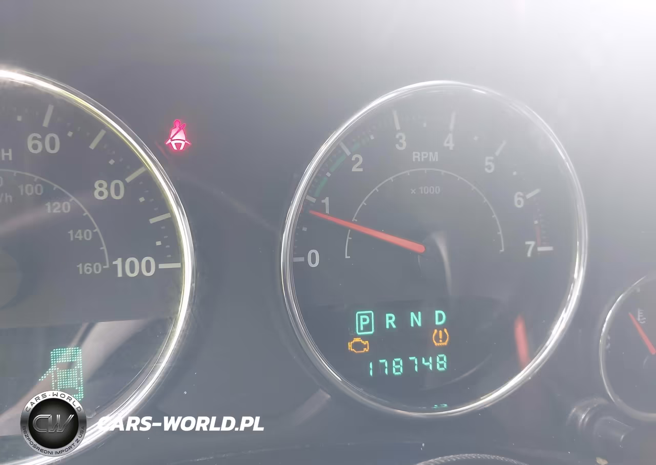 2013 Jeep Wrangler Unlimited Sahara VIN:1C4HJWEG7DL559591 - 7