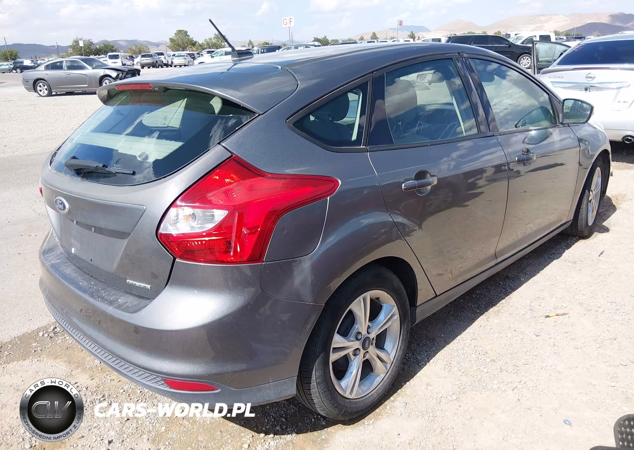2013 Ford Focus Se VIN:1FADP3K23DL247469 - 4