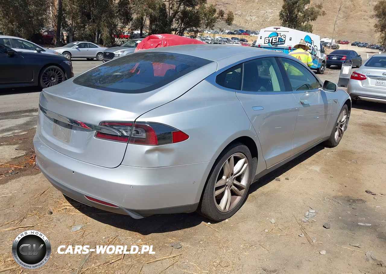 2014 Tesla Model S VIN:5YJSA1S15EFP60466 - 4