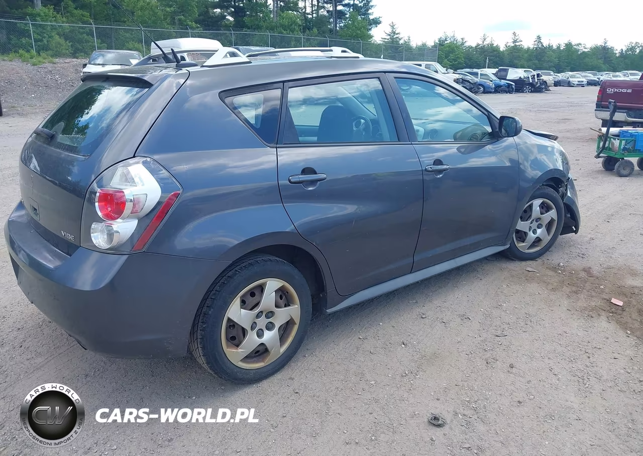 2010 Pontiac Vibe VIN:5Y2SP6E88AZ400116 - 4