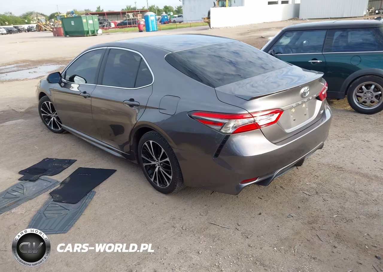 2018 Toyota Camry Se VIN:4T1B11HK4JU658038 - 3