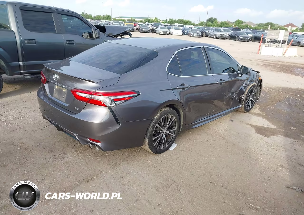 2018 Toyota Camry Se VIN:4T1B11HK4JU658038 - 4