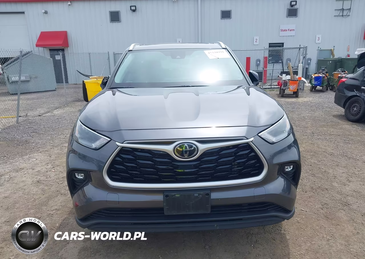 2022 Toyota Highlander Xle VIN:5TDGZRBH3NS588007 - 12