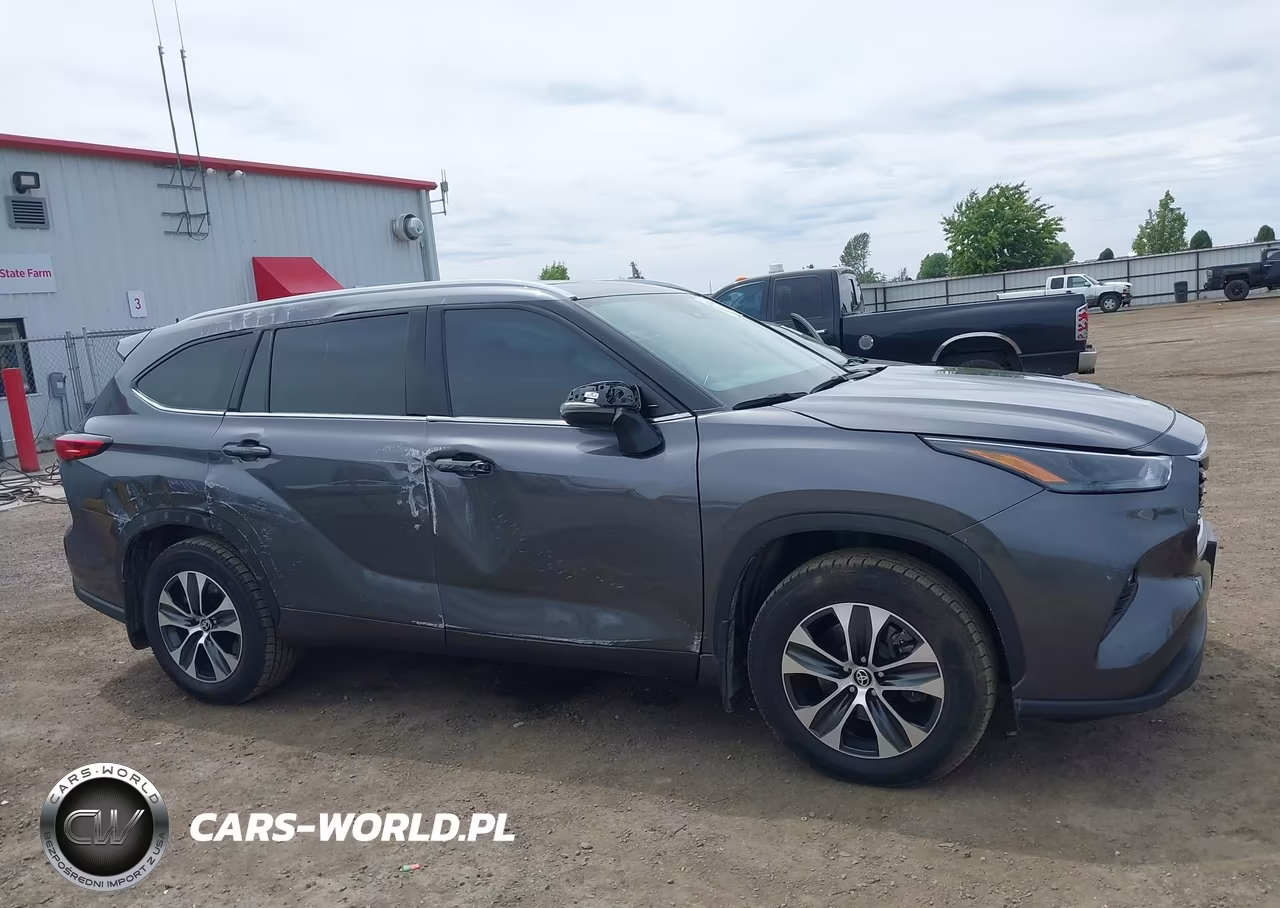 2022 Toyota Highlander Xle VIN:5TDGZRBH3NS588007 - 13