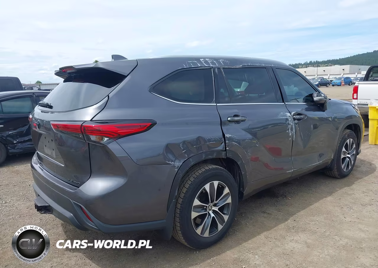 2022 Toyota Highlander Xle VIN:5TDGZRBH3NS588007 - 4