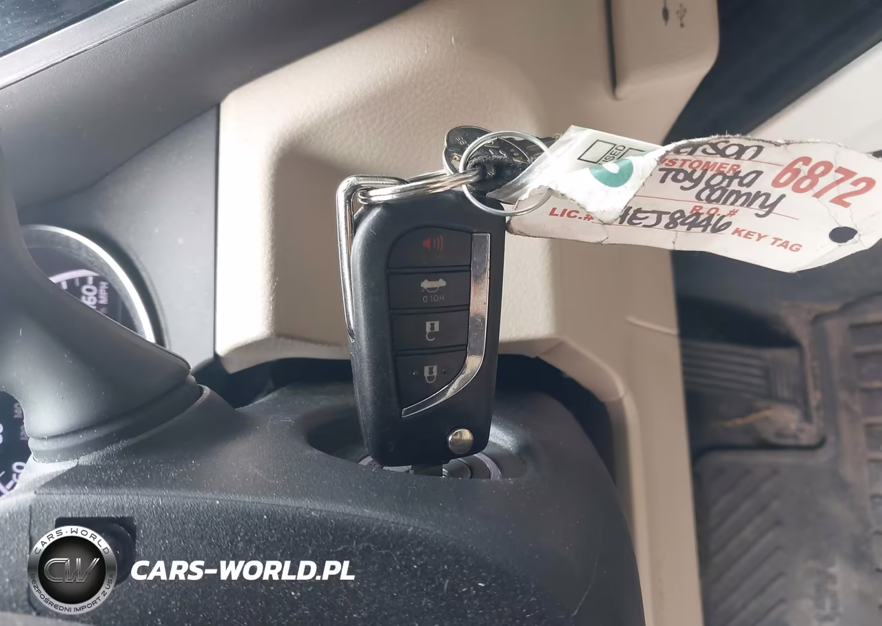 2018 Toyota Camry Le VIN:4T1B11HK3JU542023 - 11
