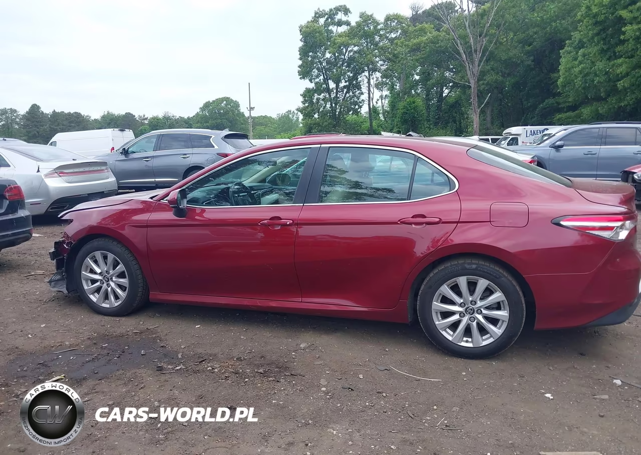 2018 Toyota Camry Le VIN:4T1B11HK3JU542023 - 14