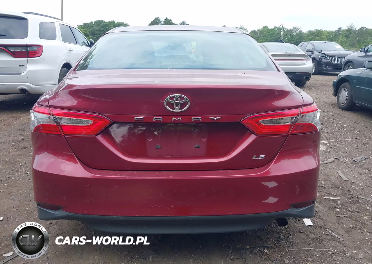 2018 Toyota Camry Le VIN:4T1B11HK3JU542023 - 16