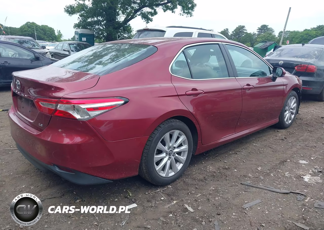 2018 Toyota Camry Le VIN:4T1B11HK3JU542023 - 4