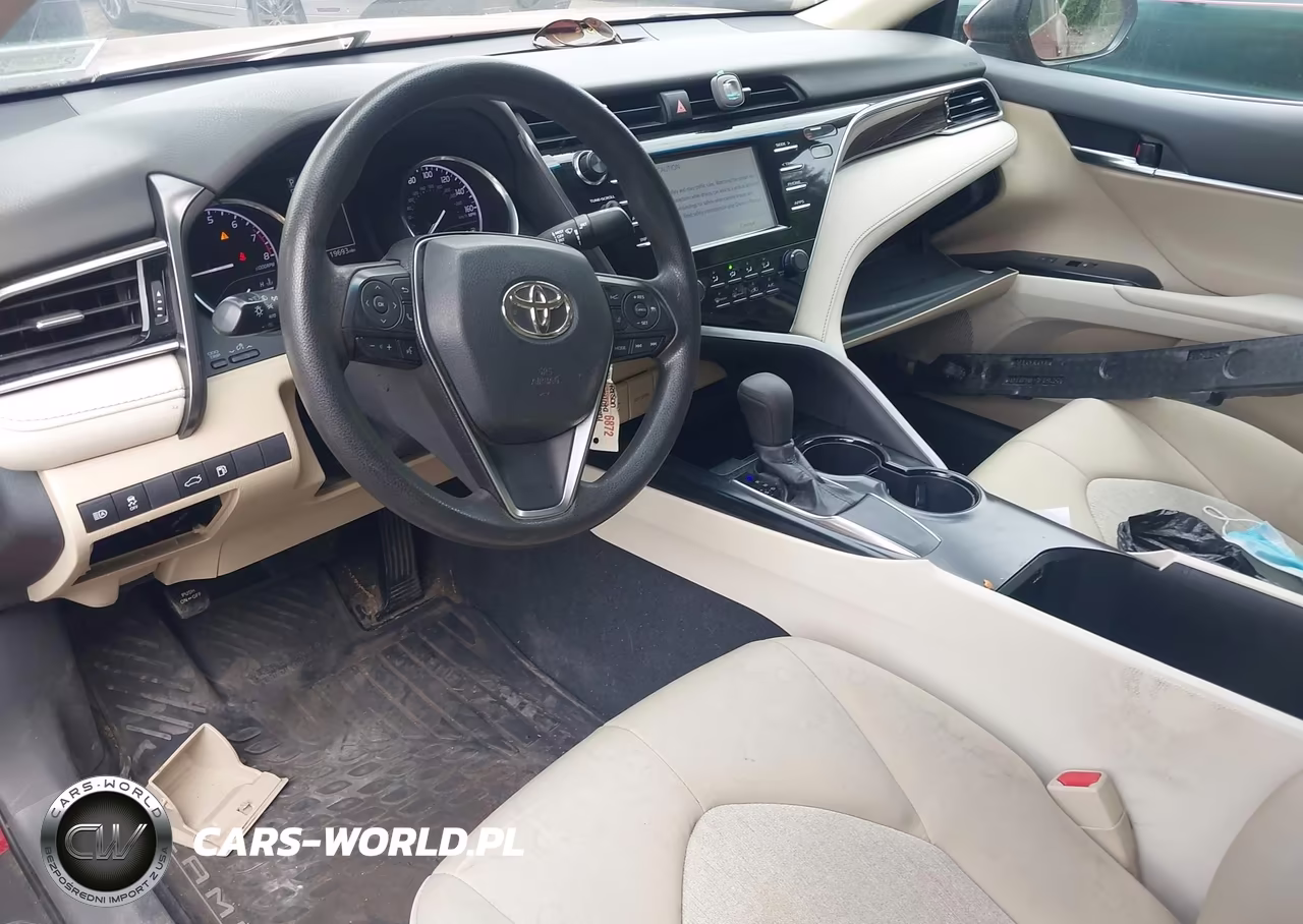 2018 Toyota Camry Le VIN:4T1B11HK3JU542023 - 5
