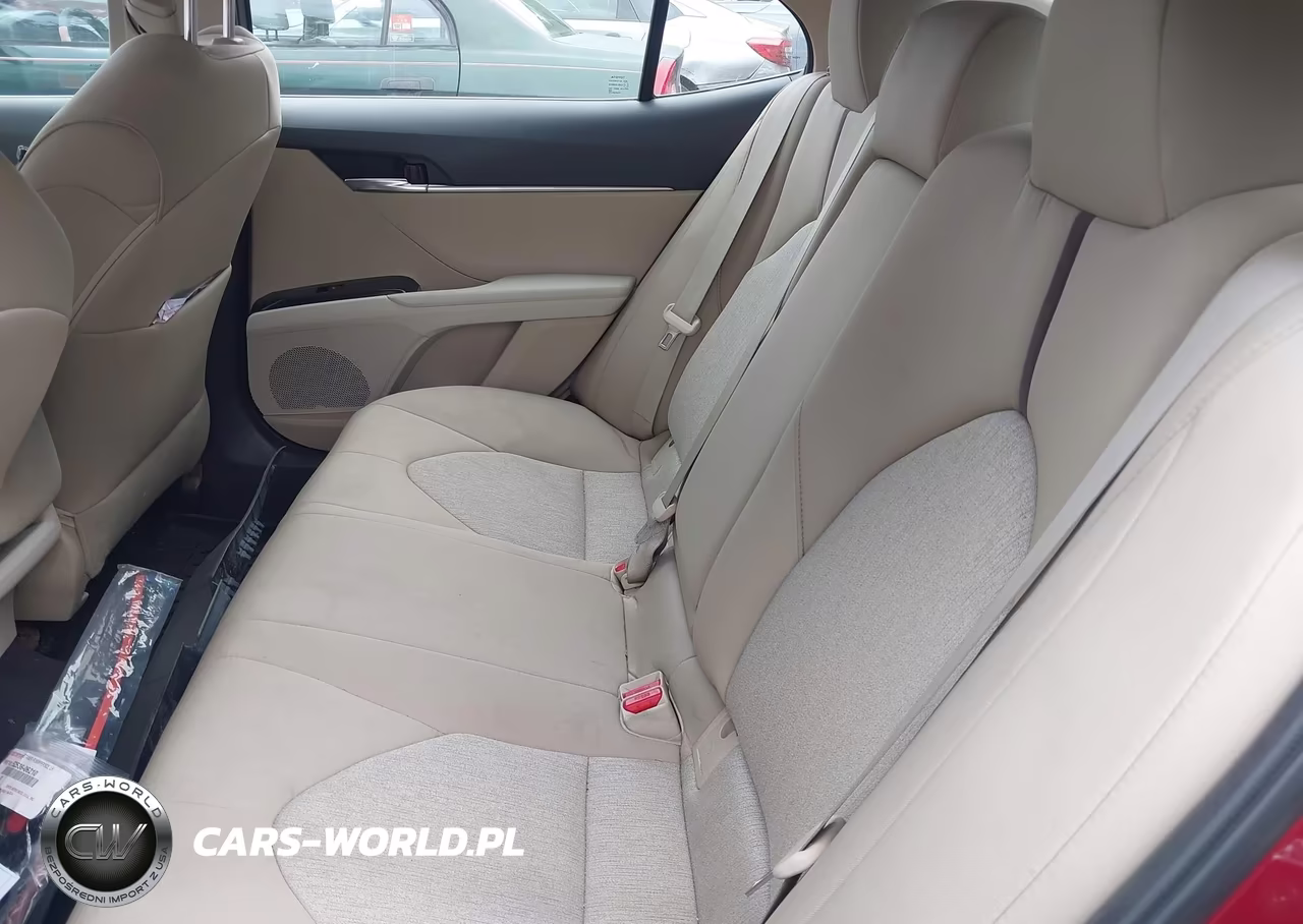 2018 Toyota Camry Le VIN:4T1B11HK3JU542023 - 8