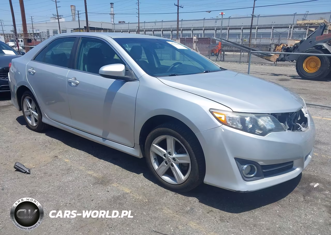 2012 Toyota Camry Se – zdjęcie 1 z 17