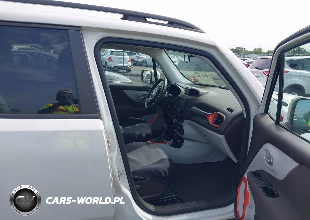 2015 Jeep Renegade Latitude VIN:ZACCJBBT0FPB64841 - 5