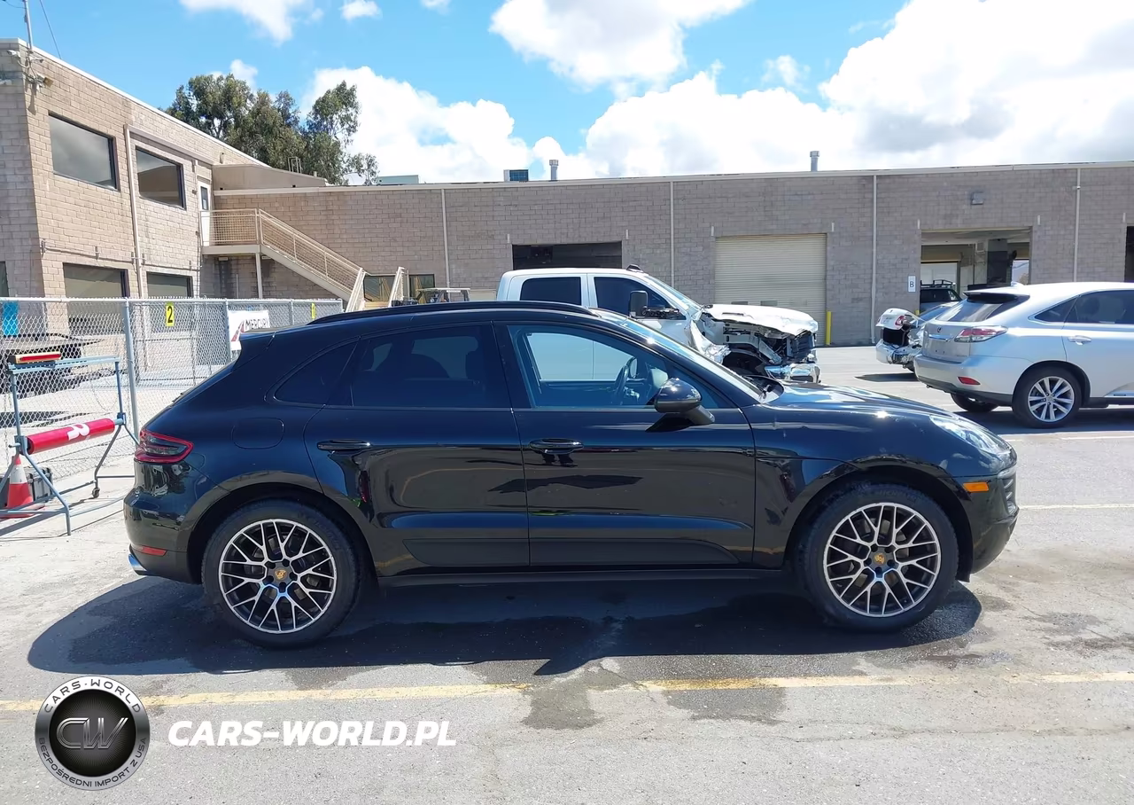 2018 Porsche Macan Sport Edition VIN:WP1AA2A54JLB16582 - 13