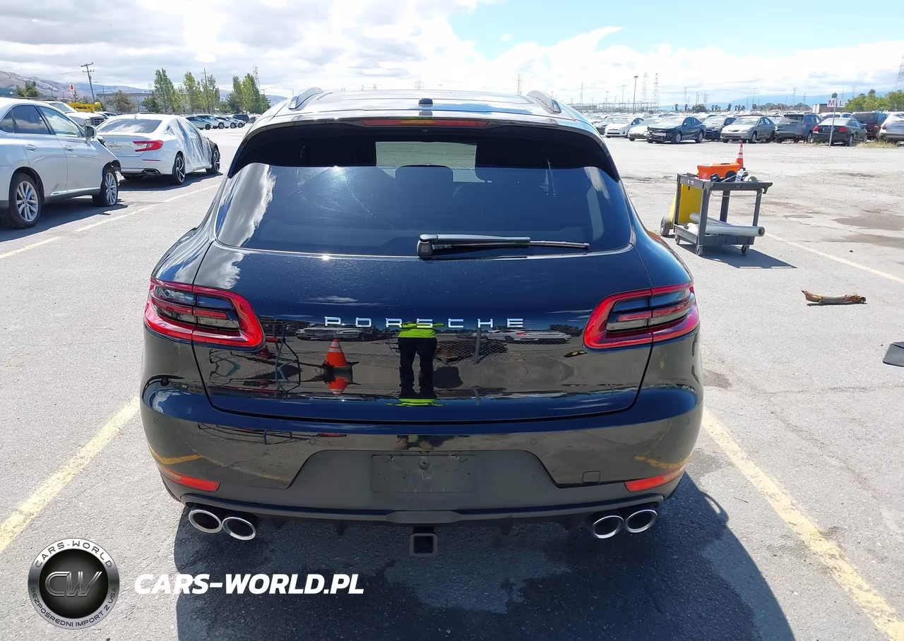 2018 Porsche Macan Sport Edition VIN:WP1AA2A54JLB16582 - 16