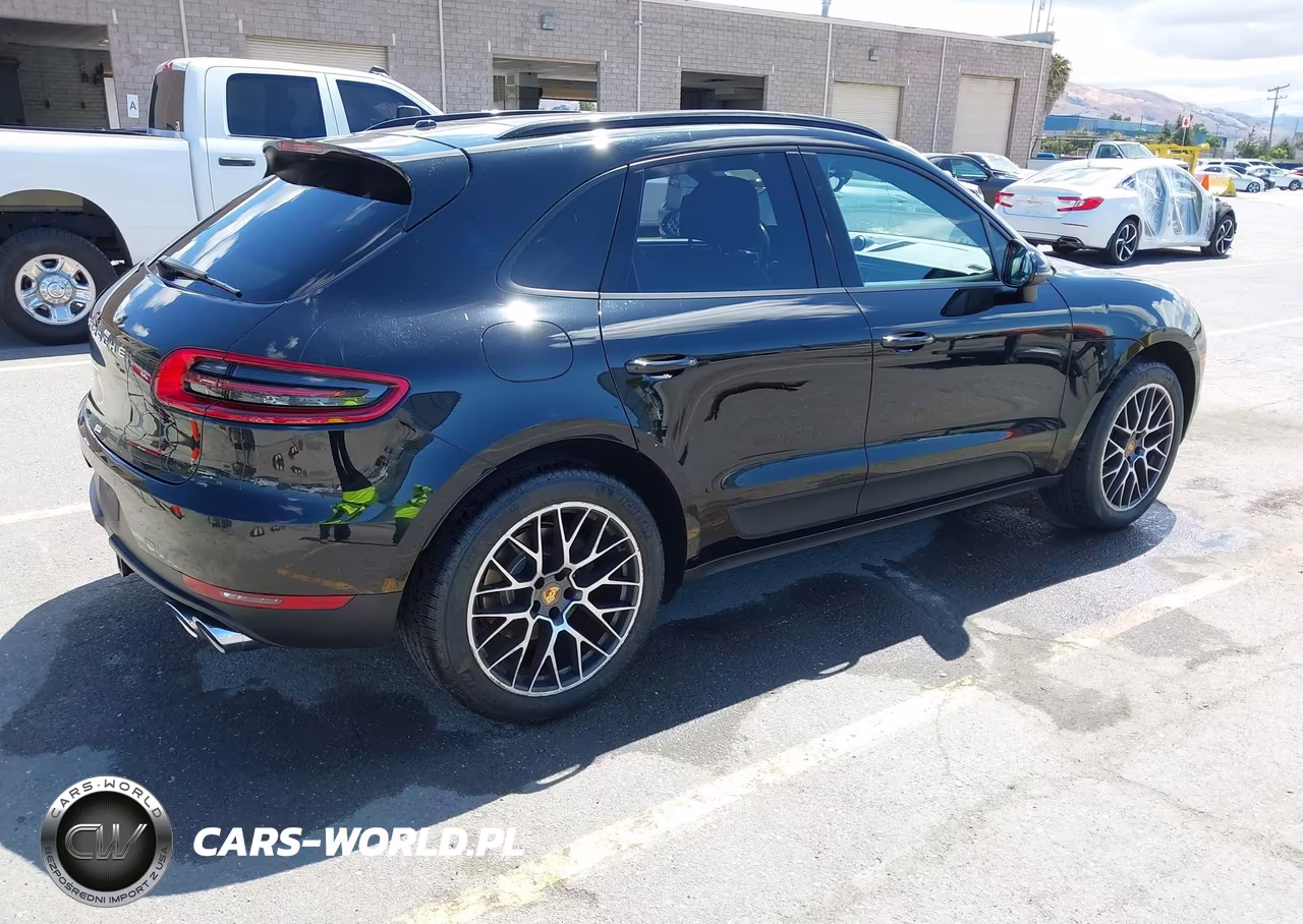2018 Porsche Macan Sport Edition VIN:WP1AA2A54JLB16582 - 4