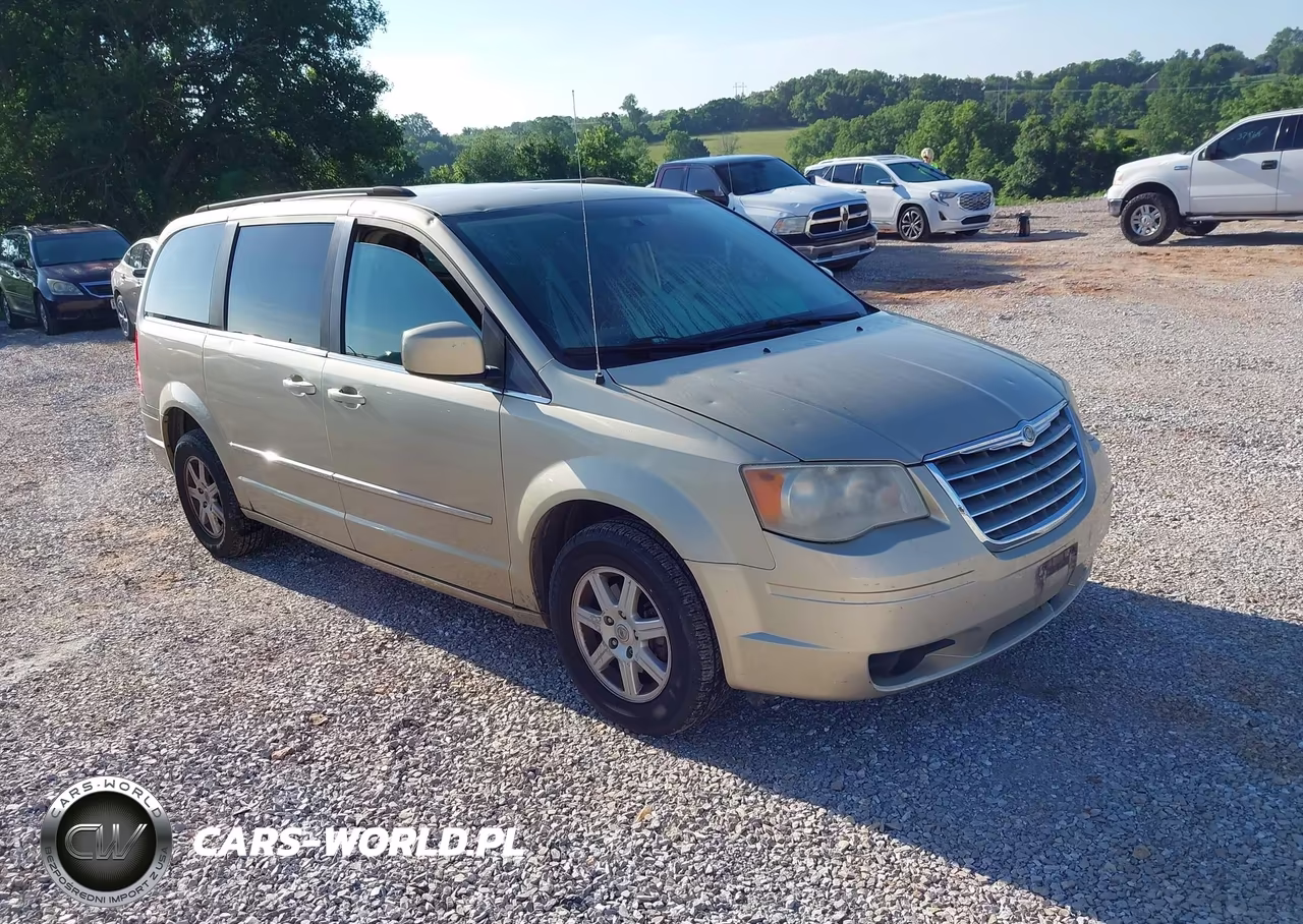 2010 Chrysler Town & Country Touring – zdjęcie 1 z 11