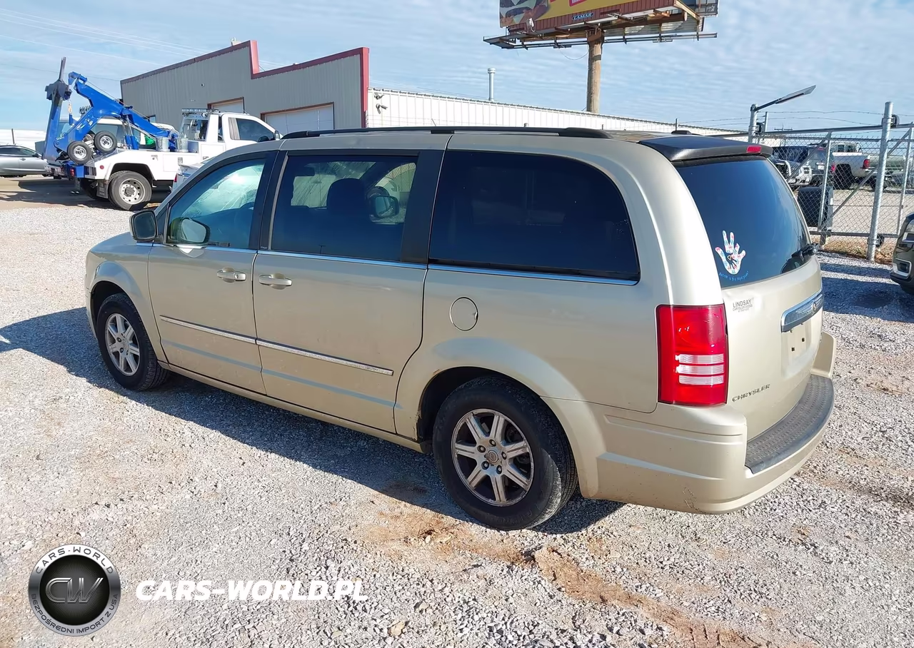 2010 Chrysler Town & Country Touring VIN:2A4RR5D18AR305728 - 3
