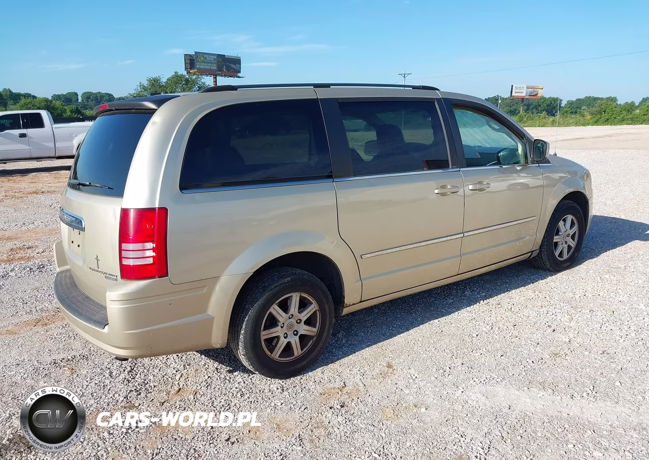 2010 Chrysler Town & Country Touring VIN:2A4RR5D18AR305728 - 4
