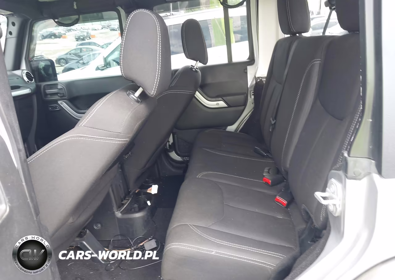 2016 Jeep Wrangler Unlimited Rubicon VIN:1C4BJWFG2GL231925 - 8