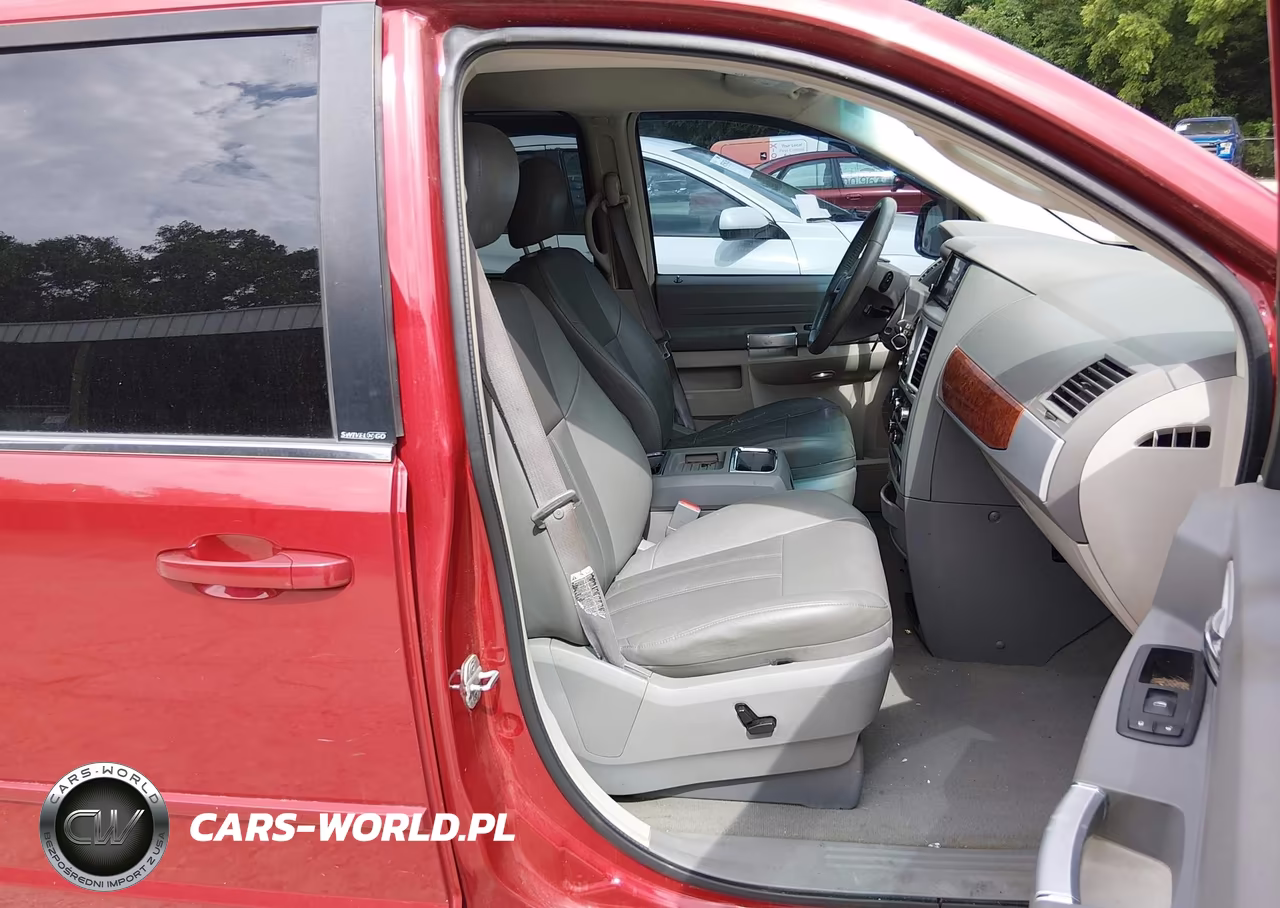2008 Chrysler Town & Country Touring VIN:2A8HR54P58R730932 - 5