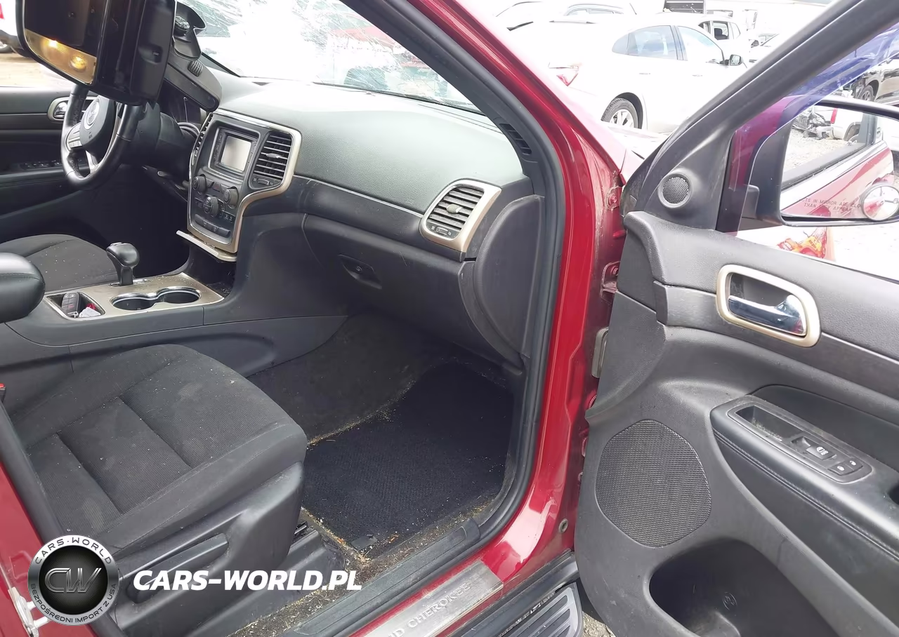 2015 Jeep Grand Cherokee Laredo VIN:1C4RJFAG0FC942575 - 5
