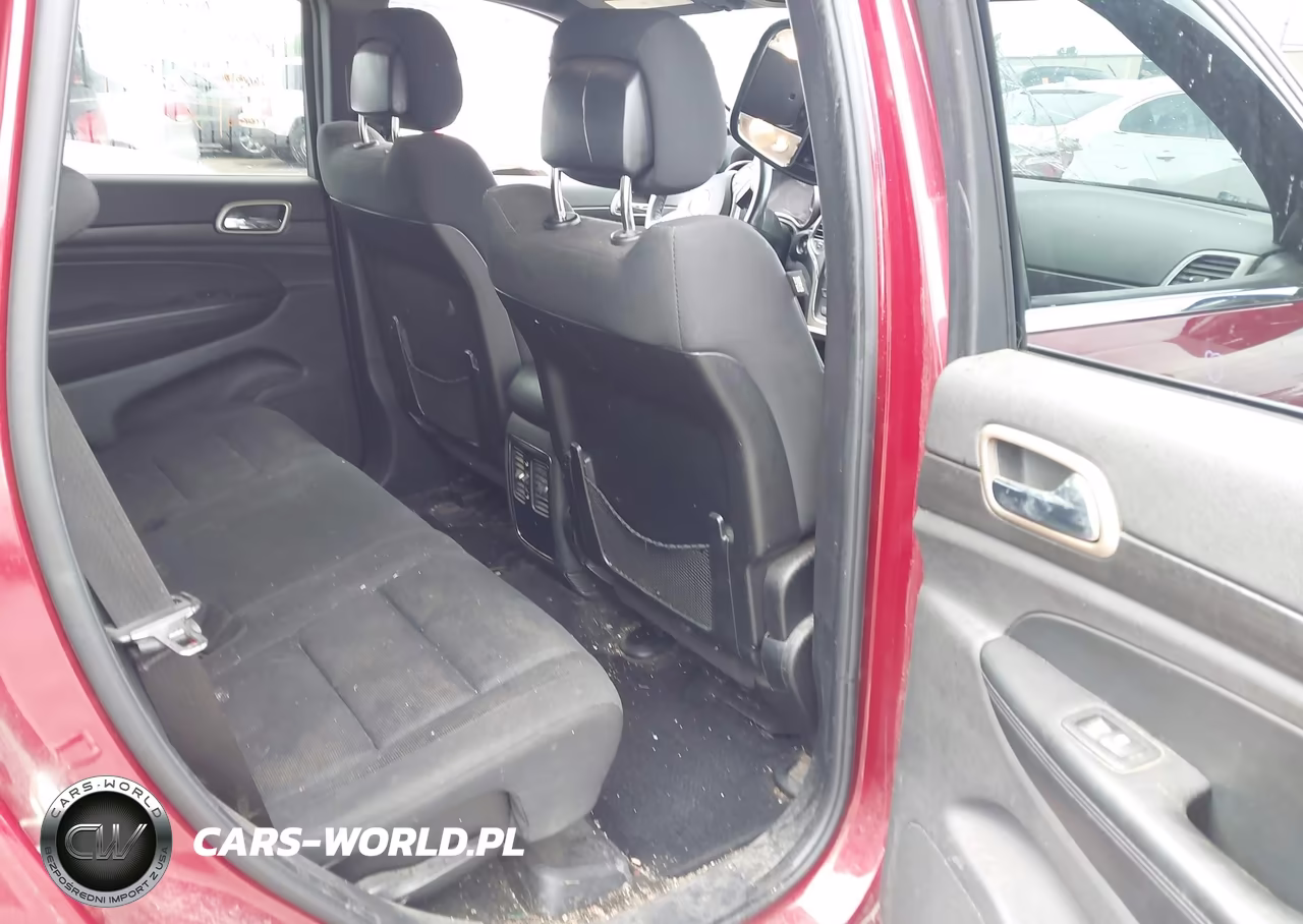 2015 Jeep Grand Cherokee Laredo VIN:1C4RJFAG0FC942575 - 8