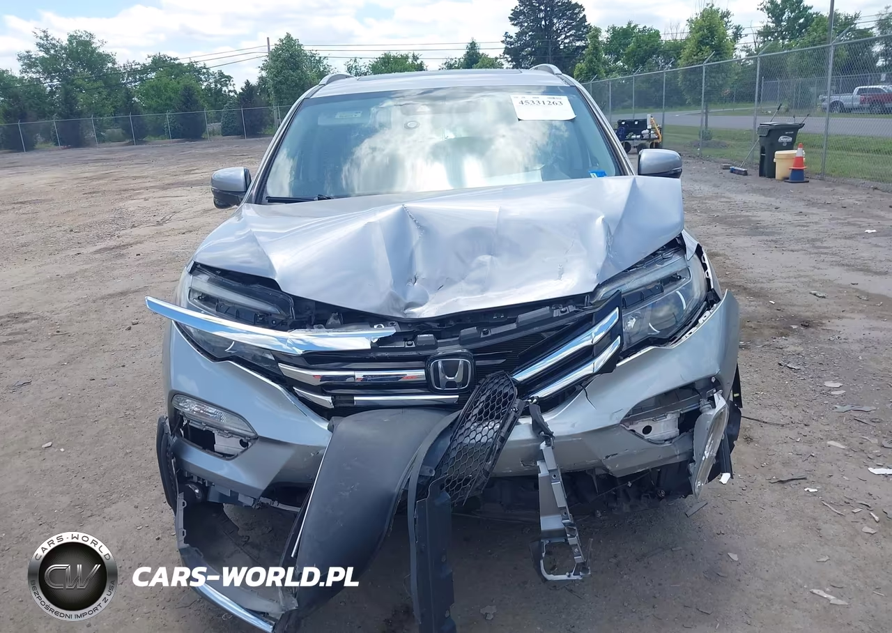 2018 Honda Pilot Touring VIN:5FNYF6H98JB005649 - 12